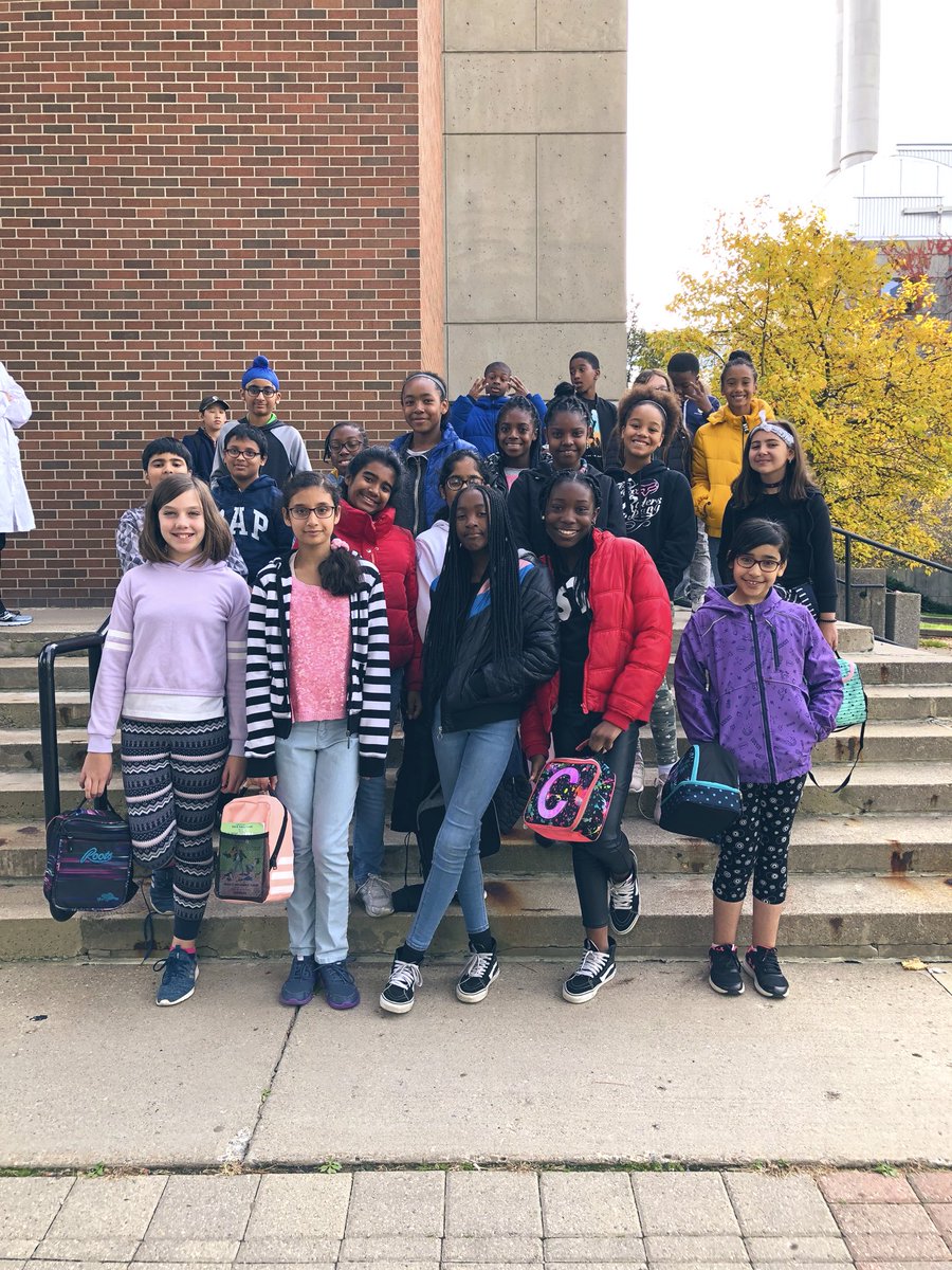 Ms_F_Qureshi's tweet photo. Enjoying the day at the observatory @yorkuniversity #ScienceIsFun #6F1 @BalmoralDrivePs @razazar67 @DSolomonshirley @PeelSchools https://t.co/SOTYv5Mqvo