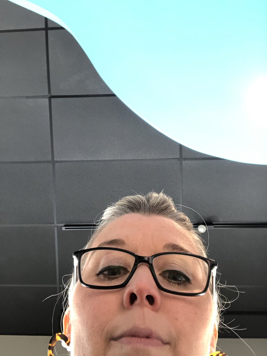 SnarkAndGiggles's tweet photo. Half the selfies on my phone are me discreetly checking my nose for boogers or my teeth for food.
I need a mirror at my desk.
#TrueStory
#TellMeImNotAlone
๐คฆ๐ผโโ๏ธ https://t.co/Lev38nFuD4