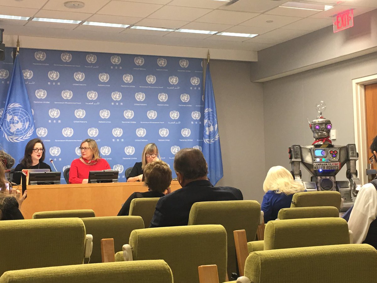 BanKillerRobots's tweet image. In @lizjosullivan’s experience, algorithms find new &amp;amp; spectacular ways to fail. They do it in such a way that humans can’t understand it &amp;amp; can’t control it. After walking out of @clarifai over #ProjectMaven, she has become part of the fight to retain meaningful human control.