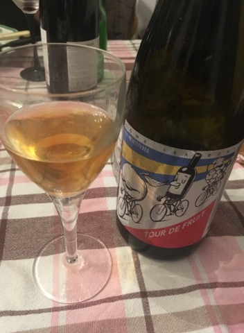 CalyceCiderBar's tweet photo. Ouverture de la saison raclette avec Tour de Fruit - Côme Isambert x Frukstereo. Co-fermentation de pommes douces amères and Chenin. C'est sec, c'est riche et on s'en pourlèche les babines.
#cofermentation #rawwine #naturalwine #wine #cidre #cider #petnat https://t.co/uR1M1OQWc0