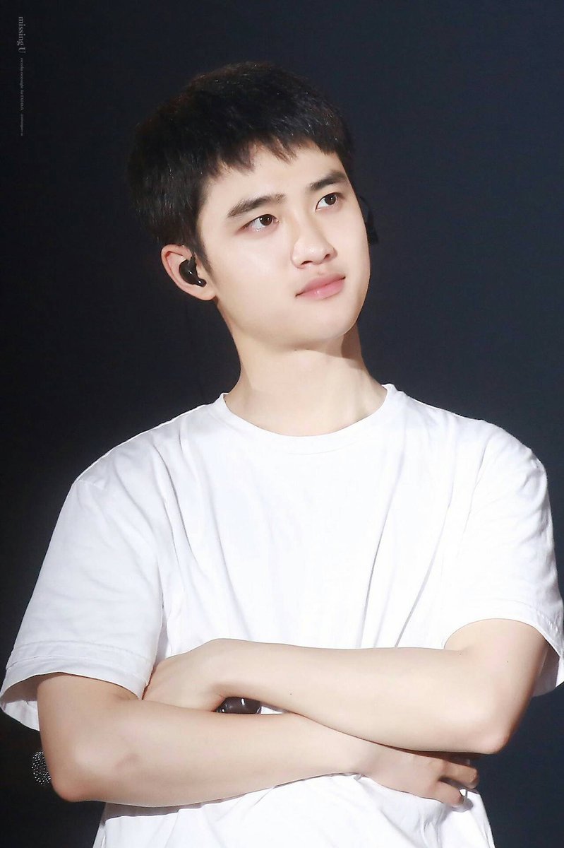 *•.¸♡ 𝐃-𝟒𝟔𝟐 ♡¸.•*I miss seeing you with your extra shirt on. ㅠㅠㅠㅠ #도경수  #디오  @weareoneEXO