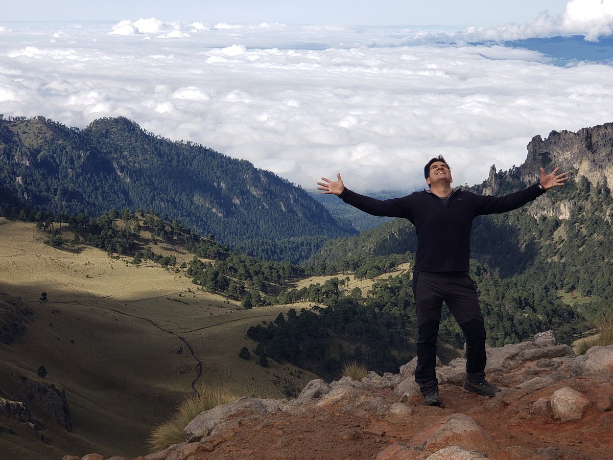 BushcraftMexico's tweet photo. Subiendo al Iztaccihuatl!! Nos toco un excelente clima. https://t.co/MqnE5CtnpU