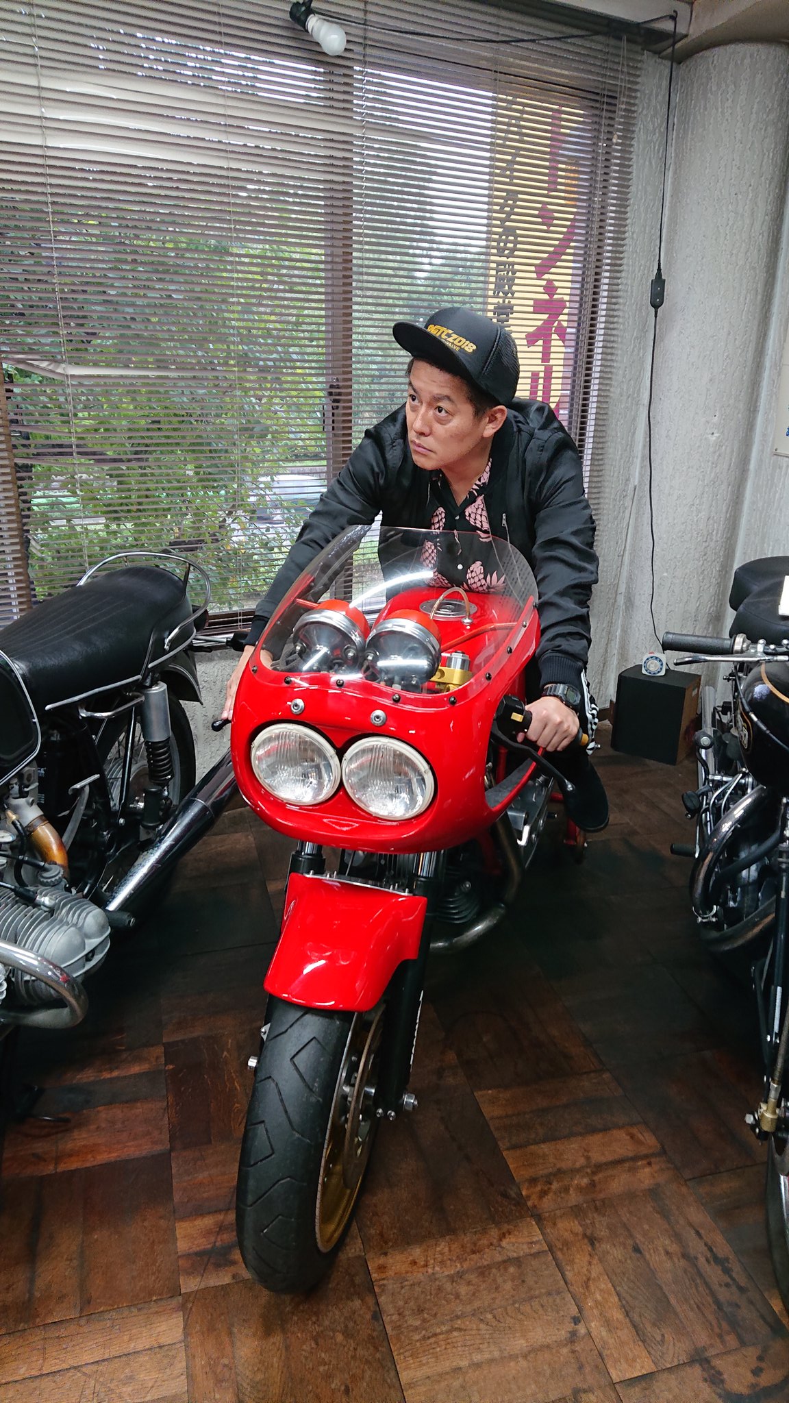 Twitter 上的 安藤なつ メイプル超合金 Tokyobb 東京バイクバカ ロケツー ソープランドピンクの井戸田さん ベスパのノッチ さん 正岡子規の 小峠さん 首寝違いの矢作さん 色んなバイク見てきました Tokyobb T Co Ib1zq9hl7b Twitter