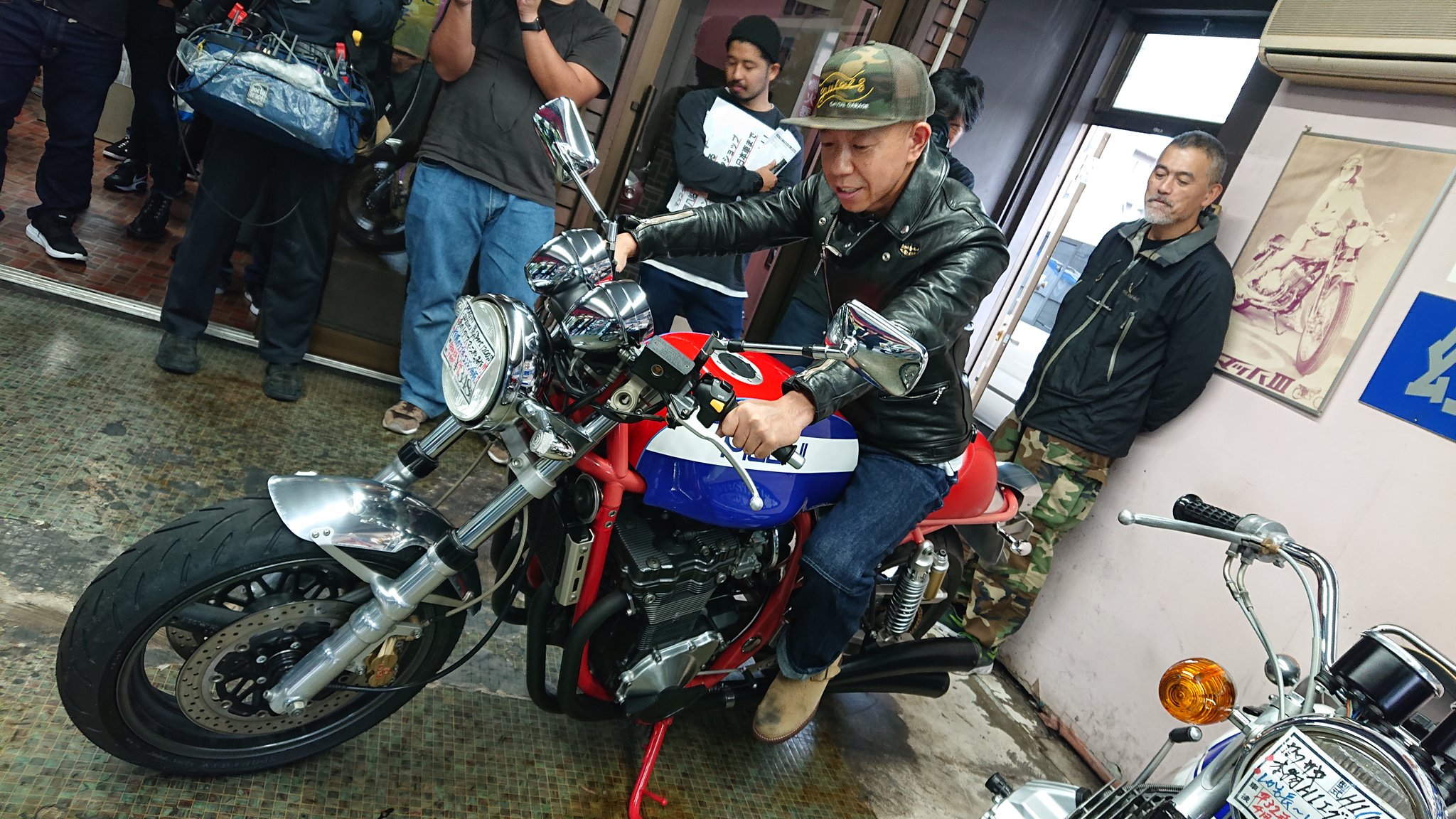 Twitter 上的 安藤なつ メイプル超合金 Tokyobb 東京バイクバカ ロケツー ソープランドピンクの井戸田さん ベスパのノッチ さん 正岡子規の 小峠さん 首寝違いの矢作さん 色んなバイク見てきました Tokyobb T Co Ib1zq9hl7b Twitter