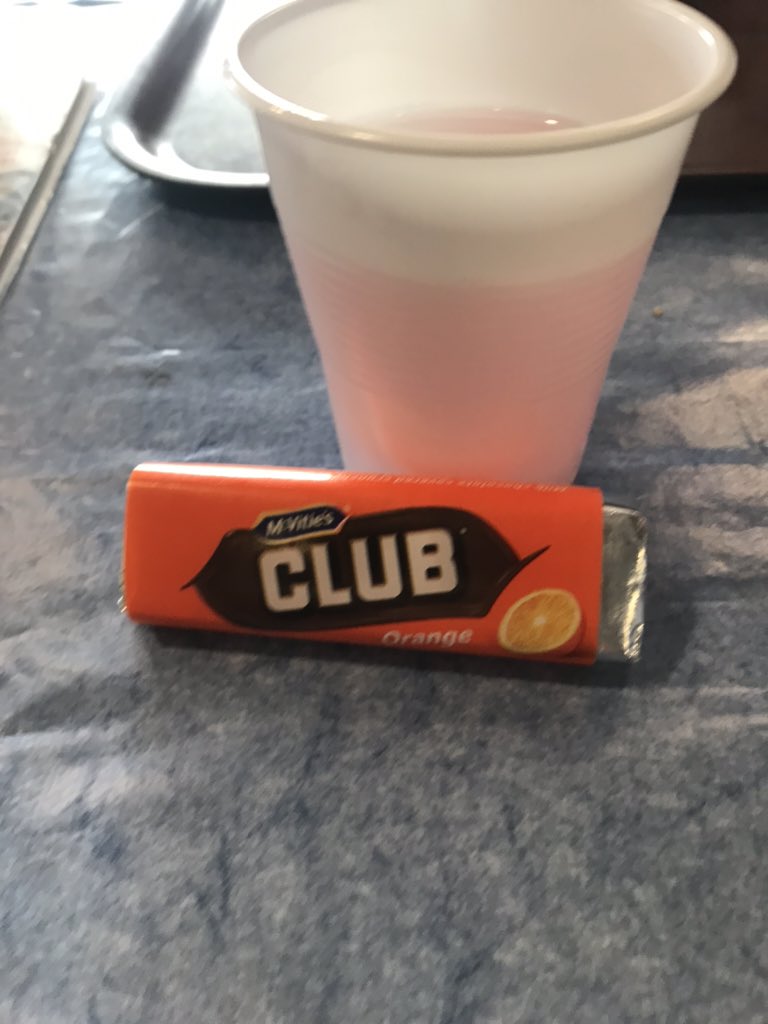 BriShaw81's tweet photo. Day 21 #OctoberPlankChallenge ✅
Managed today’s REST DAY whilst giving blood this afternoon 💪
Things I will do for a club biscuit 😜
#WheresMyAbs 👀
@GiveBloodNHS 💉 https://t.co/ETOO3ktIfQ