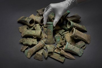 Mystery surrounds London's 'Havering Hoard' EHaYk9rWwAAlkKP?format=jpg&name=360x360