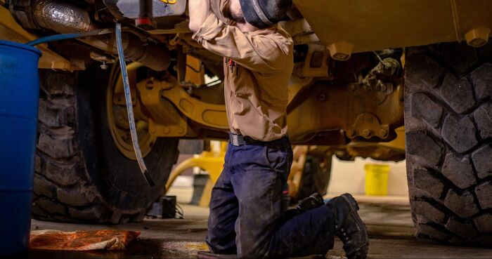 RedWingShoesSac's tweet photo. We know your workers need safe, comfortable, and long-lasting boots. That’s why we created Red Wing for Business, a personalized solution to meet your #workboot needs. Learn more: https://t.co/vPetc5KMsn #tradesindustry #safetyfirst #safetytoe https://t.co/I7LCfjwcjW