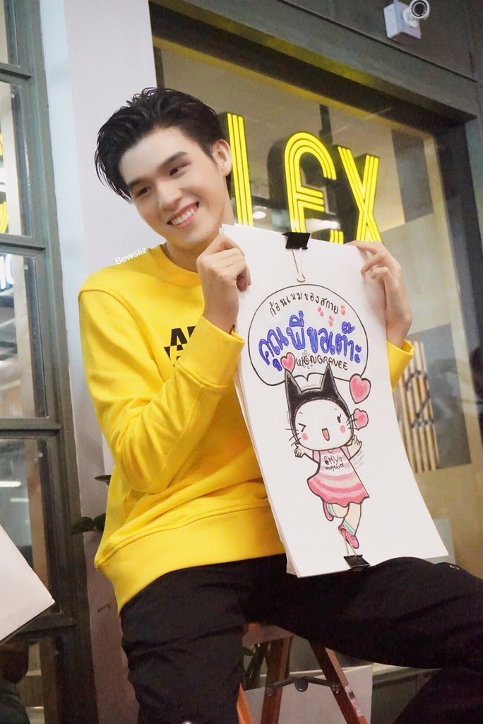 Nathanan28's tweet photo. จะไปอยุ่ตรงหน้า จะไปหาแน่ๆ👨🏼‍⚕️🦈
มีอีเว้นท์ที่ไหน จะถ่อสังขารไปหาเทอแน่
@skywongraveee @skyfansofficial 
#ก้อนเมฆของสกาย #MyCloudy
#ทีมน้องหมอ #skywongravee ❤️❤️ https://t.co/wXsODjyIUh
