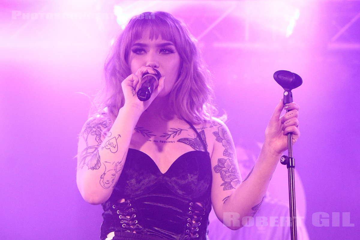fckingangiebr's tweet photo. Ängie fotografada por Robert Gil Prend no MaMA Festival 💞 https://t.co/3TWlsmHmWZ