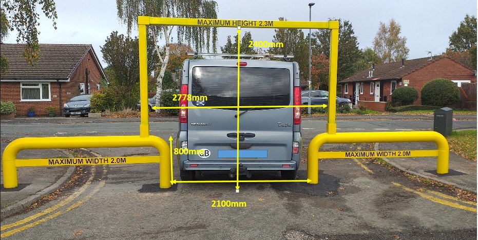 WarringtonBC's tweet photo. We've been made aware of concerns over the new gates installed at Woolston Neighbourhood Hub @YourLiveWire. We'd like to reassure people that cars and vans can fit through these gates. With careful driving, you can access the hub car park - see photo below. https://t.co/f5XoUAfmQ5