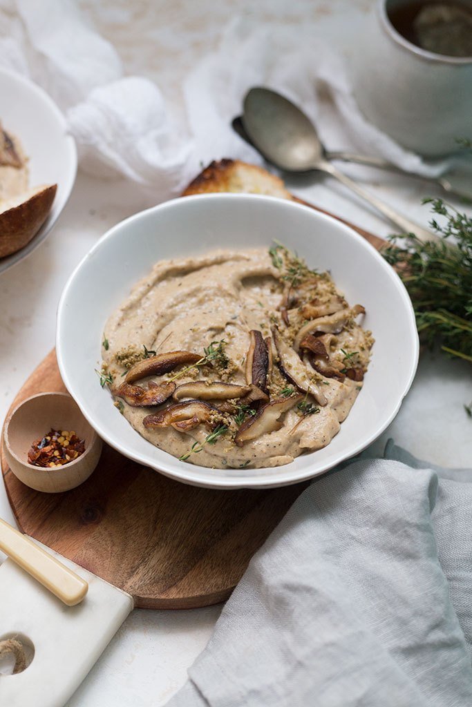 Roasted Cauliflower &amp; Shiitake Soup earthlytaste.com/2019/10/roaste…