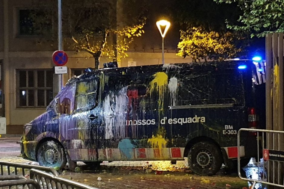 persemprecat's tweet image. Doncs penso que si els vehicles dels cossos de seguretat fossin de colors, potser no tindrien tanta agressivitat. Heu sentit a parlar de la cromoteràpia?
#SpainSitAndTalk