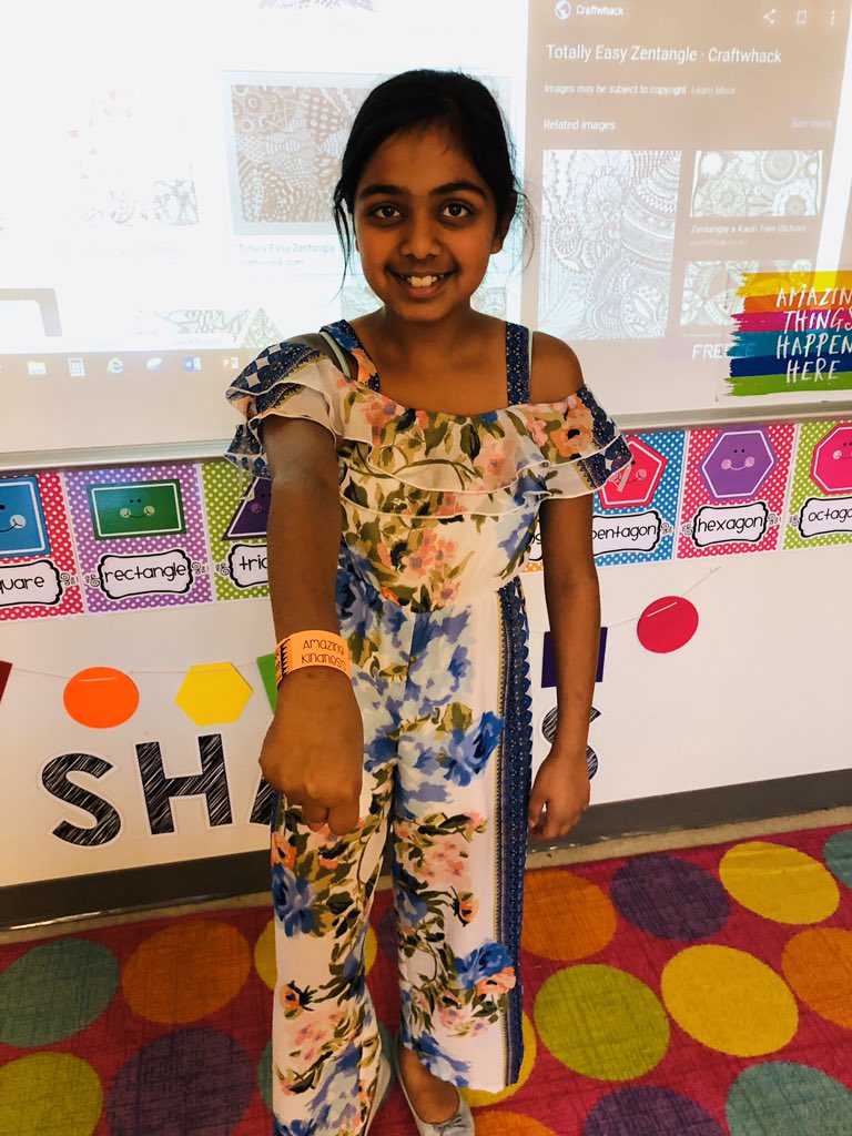 missh_ART_mann's tweet photo. Love my Amazing Kindness rockstars in the art room! 🧡🎸#McSpedden #inspireoneinspiremany #elementaryart #rockstarbehavior #rockstarbracelets @McSpeddenES https://t.co/22TyxTNZhn
