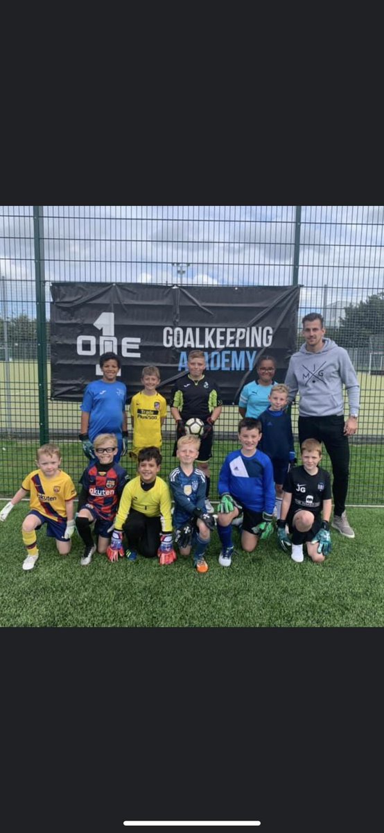 Absolutely love Aaron’s face and smile here from when he met @HecoDubravka at the @OneGloveAcadNE during his summer camp! Now he’s loving life at the academy and the training is second to none!! It’s brilliant! #gklife #nufc @TheOneGloveCo