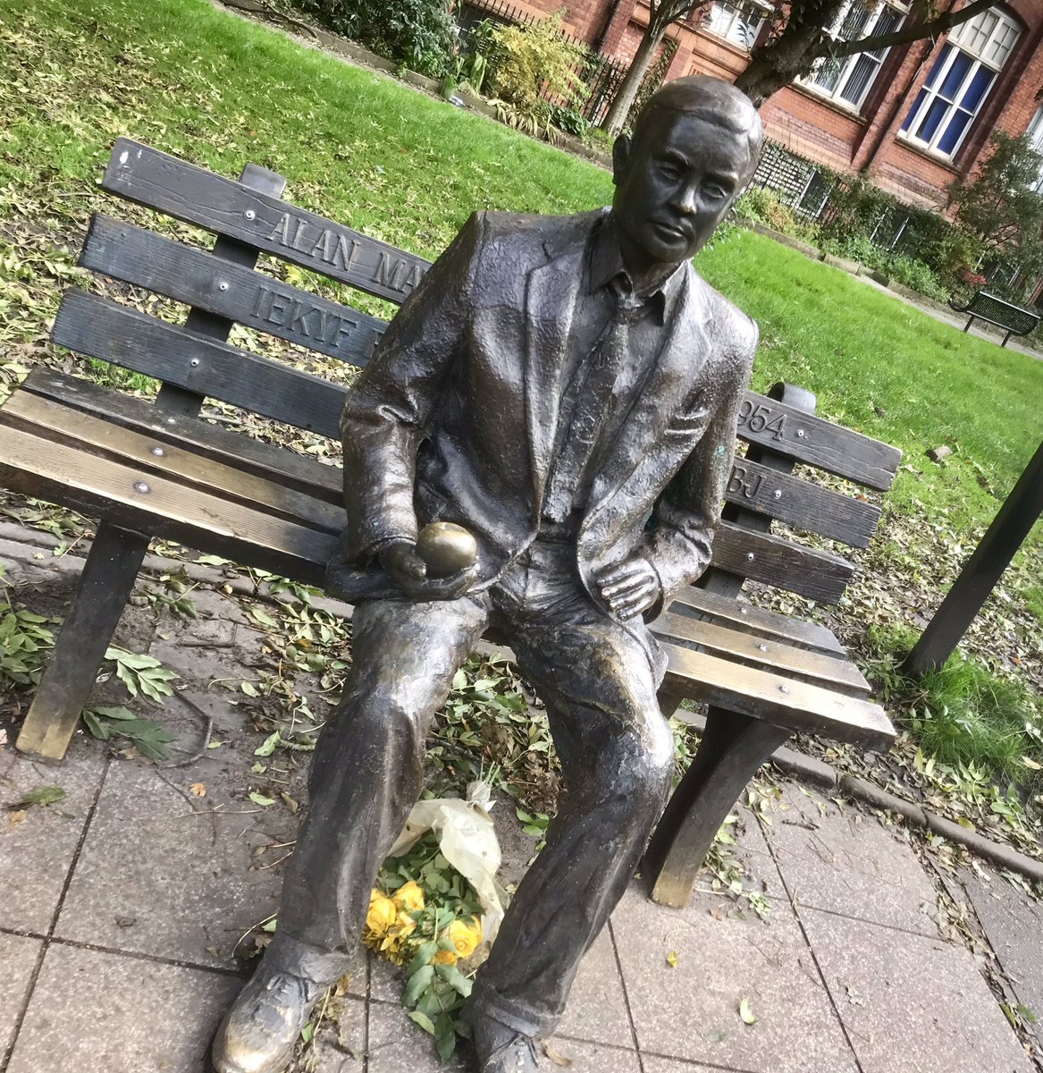 ShivmacbS's tweet photo. Walking tour #Manchester absolutely brilliant, loved this! #touristweekend https://t.co/uplXOAY0sY