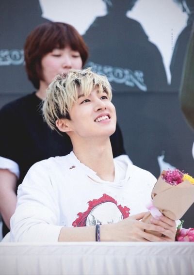 taevrinibts's tweet photo. Happy birthday to our one and only hanbin i love you so much I'll support you no matter what #BelovedHanbinDay https://t.co/Fu4bXs487u