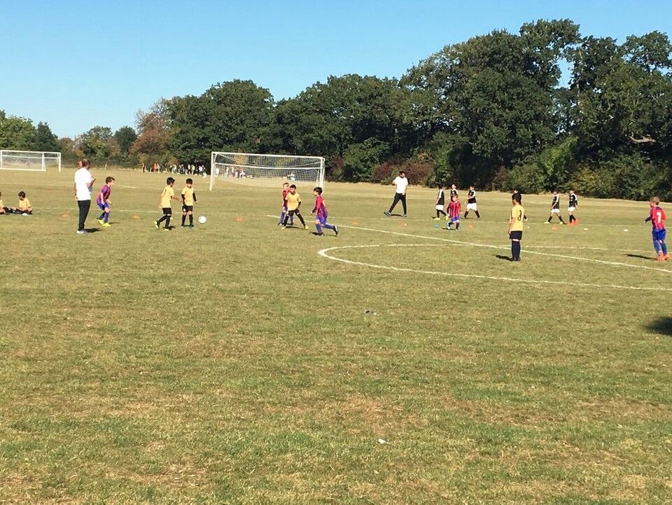 OfficialSJFA's tweet photo. Out on the pitch ⁠⚽️

#teamwork #football #success #middlesex ⁠⠀⠀ https://t.co/3iiuT5Bck7