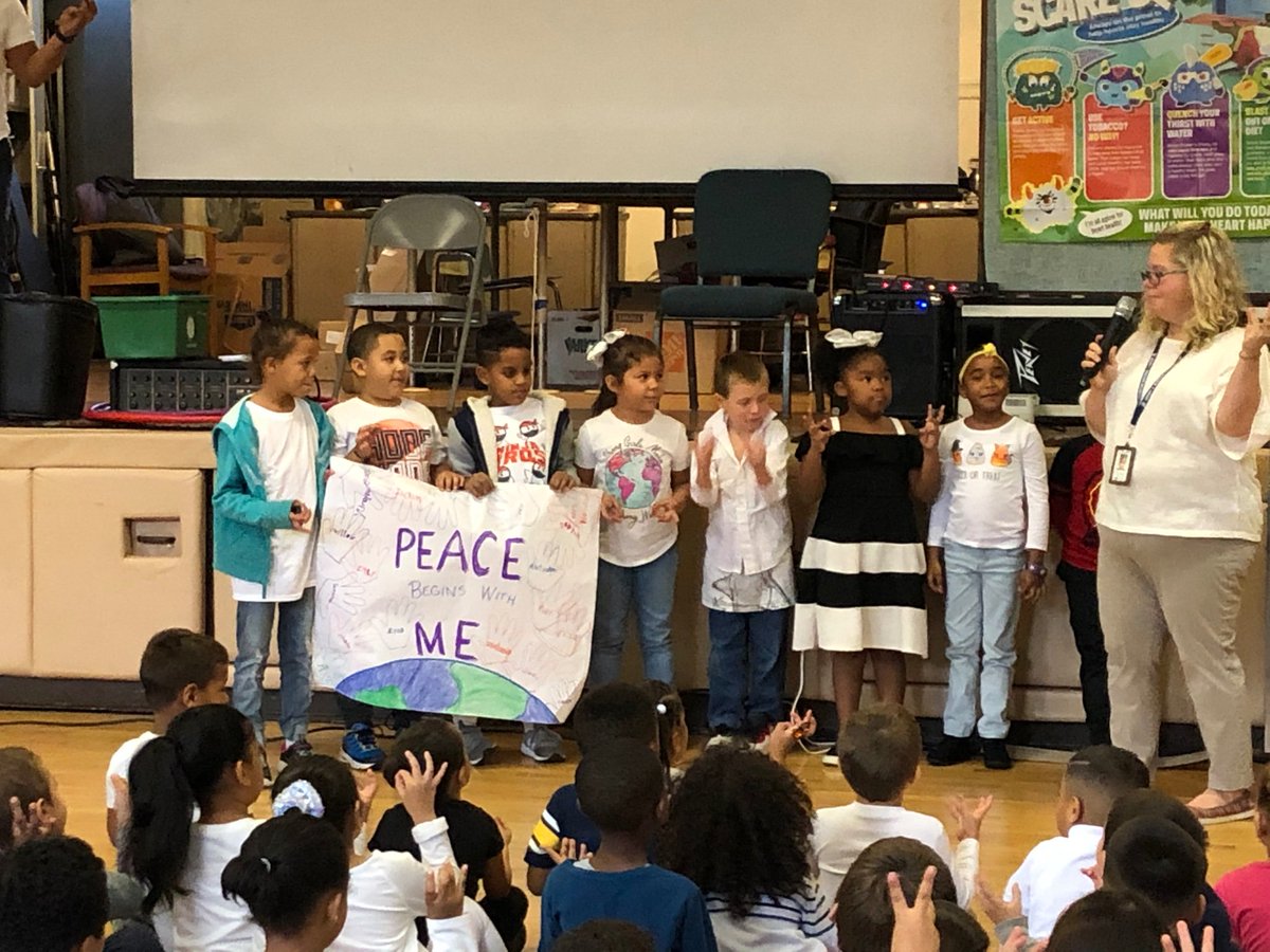 A Peace Rally to begin Red Ribbon Week!  Peace Begins With Me, and I Will Stay Drug Free. Ss demoed yoga, Taekwondo, and created kindness posters to celebrate! @PSDInterimSup <a href="/LBRamzi/">Lisa Benedetti-Ramzi</a> <a href="/ShriYogaRI/">Shri Studio, Service Corps & Bark</a> <a href="/USTaeKwonDo/">USTC</a> <a href="/MrDeschene/">Kyle Deschene</a> <a href="/Mrs_DeCiccio/">Brooke DeCiccio</a> <a href="/MrsLipinsky/">Mrs. Lipinsky</a>  @MrsNarcisse108 <a href="/colleenk036/">Mrs. Colleen Kennedy</a>