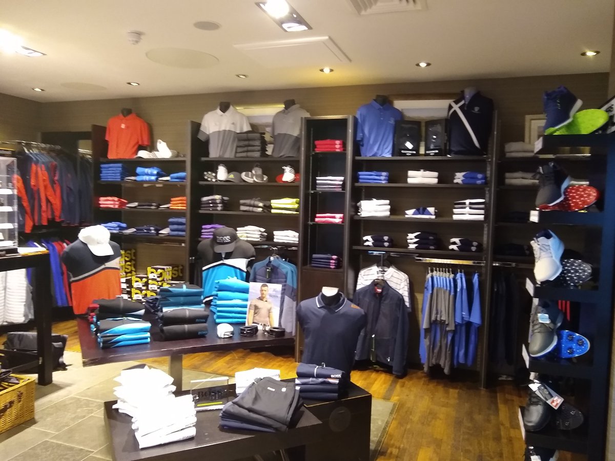 A superb venue for my last call on first day with @Foremostgolf . As always classy shop displays @thecarrickgolf ,well done to Jonny,Ewan & the staff #razorsharpfolds 😉