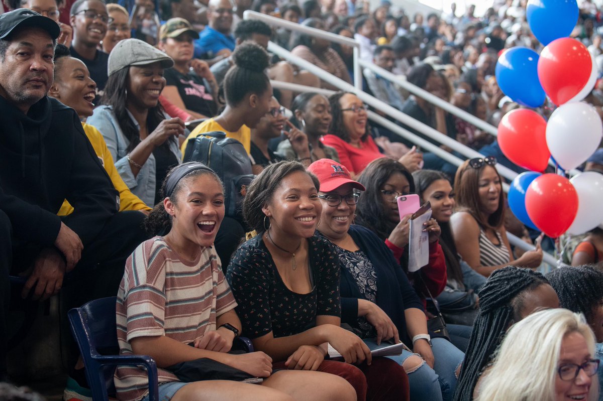 HUSelfStudy's tweet photo. #DidYouKnow: Of the nearly 10,000 students enrolled at @HowardU, undergrads represent nearly 70% of the student body and are enrolled in more than forty-degree programs spanning our 13 Schools and Colleges. 
.
.
.
#HUSelfStudy #MiddleStatesSelfStudy #MyHowardU https://t.co/xeKGAgLk7n