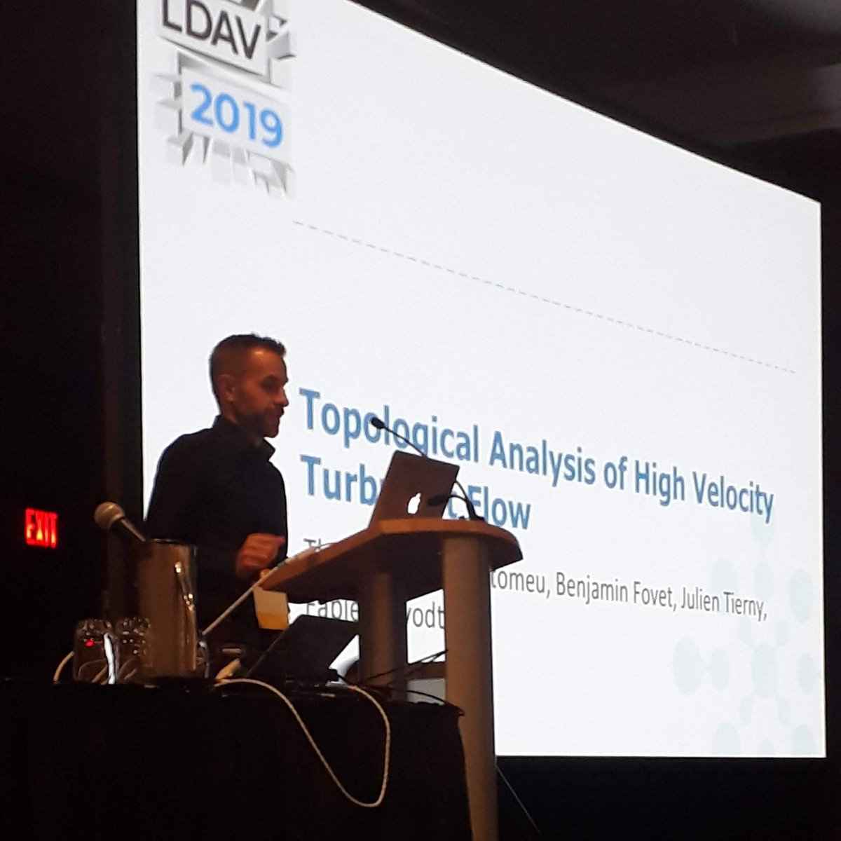 JulienTierny's tweet image. Fabien Vivodtzev is fast forwarding our awesome work on vortex tracking with #TopologicalDataAnalysis and the #TopologyToolKit #ldav 2019