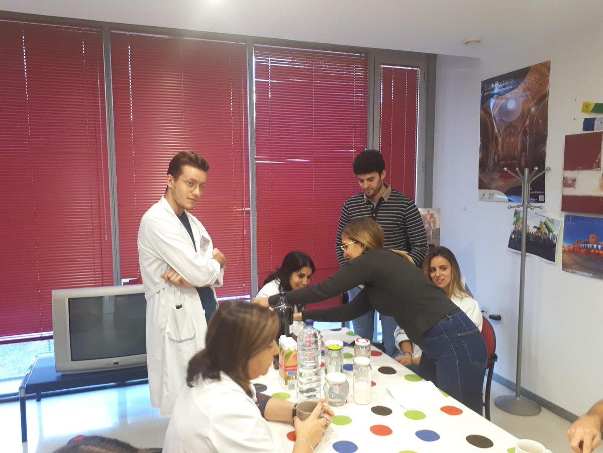 En la sala de espera del Centro de Salud tenemos una actividad durante toda la semana. “Conoce tu cuerpo, conoce lo que bebes". ¡Está teniendo mucho éxito!