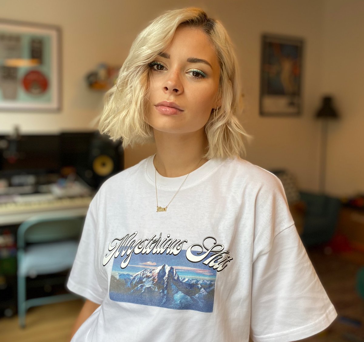 ninanesbitt's tweet photo. take a photo of me cause I’m releasing a song this friday...

TOXIC, 25.10.19 🦇🖤 https://t.co/5hFCt1YzFD