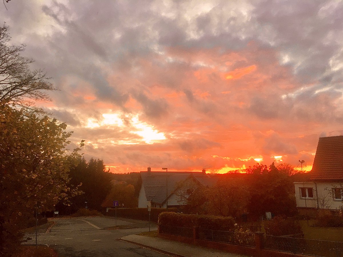 Oberharz. Dafür liebe ich Dich! ❤️

#harz #clausthalzellerfeld #autumn #herbst #harzlove #leafes #schlaglochcity #burningsky #cloudsonfire #homeiswhereyourharzis #noharznoglory #sunset #paradise #paradies #sonnenuntergang #derhimmelbrennt