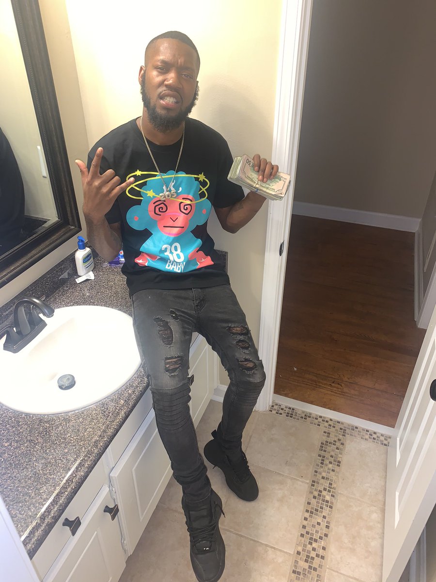 donnwunn's tweet photo. LIFE DON'T CHANGE , NEITHER DO THE GAME YOU NIGGAS GETTING MONEY BUT THE RULES STAY THE SAME #KUTDifferent 👶🏾💫 https://t.co/7va34Ws0kf