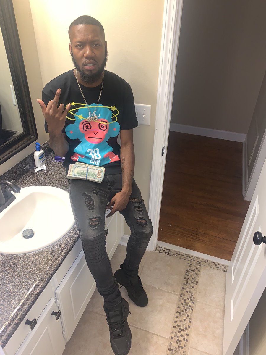 donnwunn's tweet photo. LIFE DON'T CHANGE , NEITHER DO THE GAME YOU NIGGAS GETTING MONEY BUT THE RULES STAY THE SAME #KUTDifferent 👶🏾💫 https://t.co/7va34Ws0kf