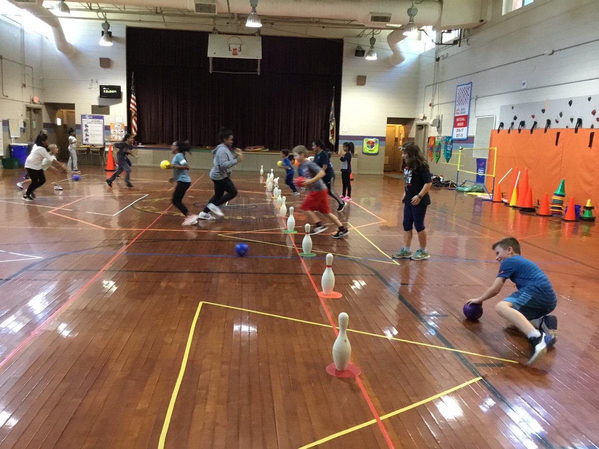BlairFit4Life's tweet image. Scarf chase reaction time practice then rolling and tossing practice! Roll and Go Fitness and BeanBag Hoop Flip 👍💪🌟#skillpractice #timeandefforttogetbetter @SCESROARS #BrighterTogether