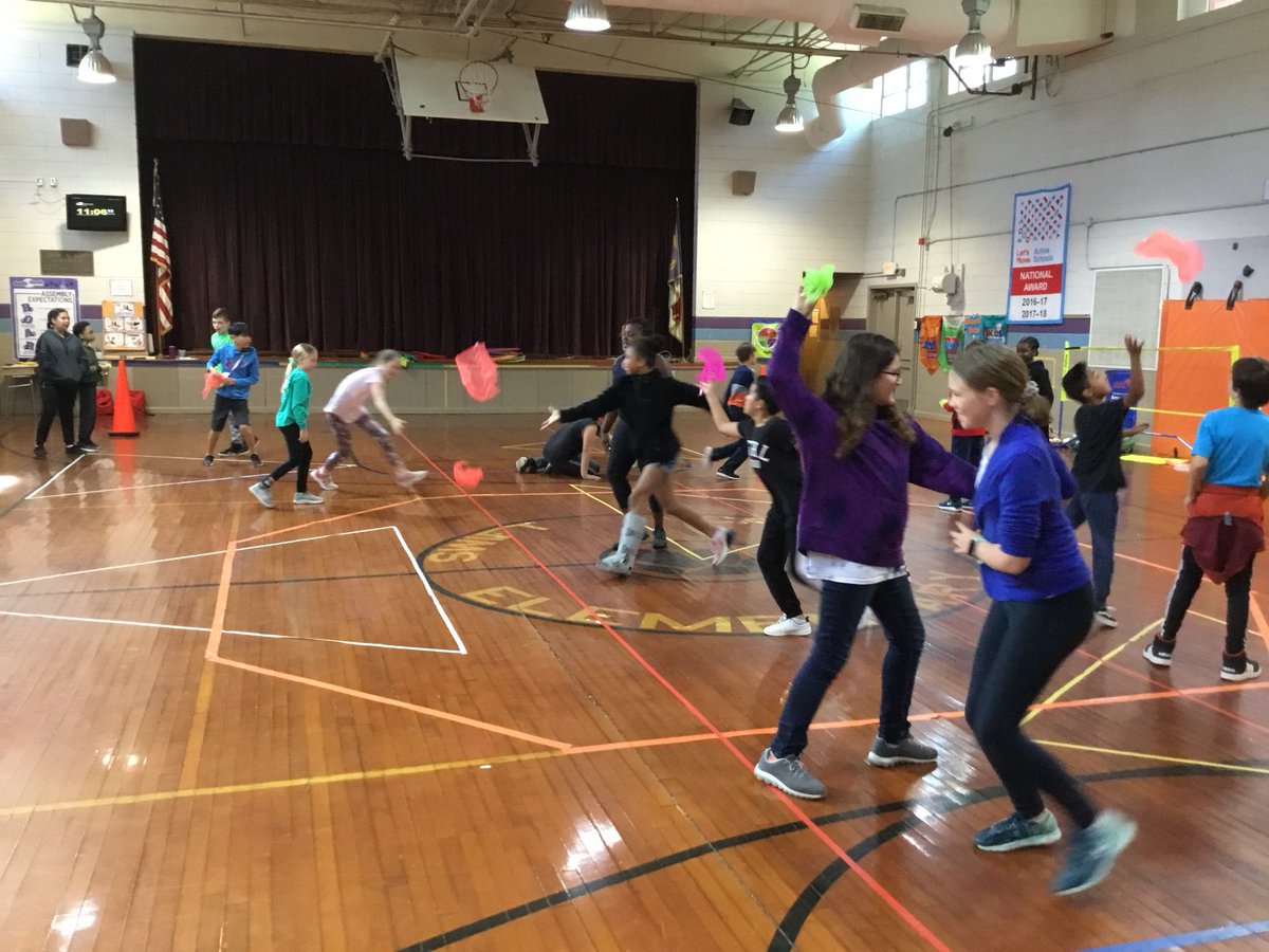 BlairFit4Life's tweet image. Scarf chase reaction time practice then rolling and tossing practice! Roll and Go Fitness and BeanBag Hoop Flip 👍💪🌟#skillpractice #timeandefforttogetbetter @SCESROARS #BrighterTogether
