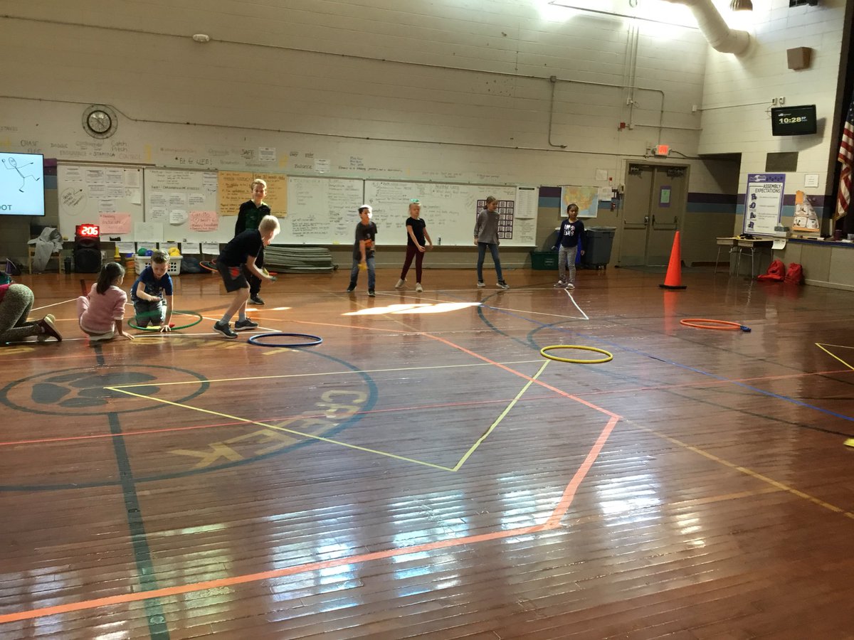 BlairFit4Life's tweet image. Scarf chase reaction time practice then rolling and tossing practice! Roll and Go Fitness and BeanBag Hoop Flip 👍💪🌟#skillpractice #timeandefforttogetbetter @SCESROARS #BrighterTogether