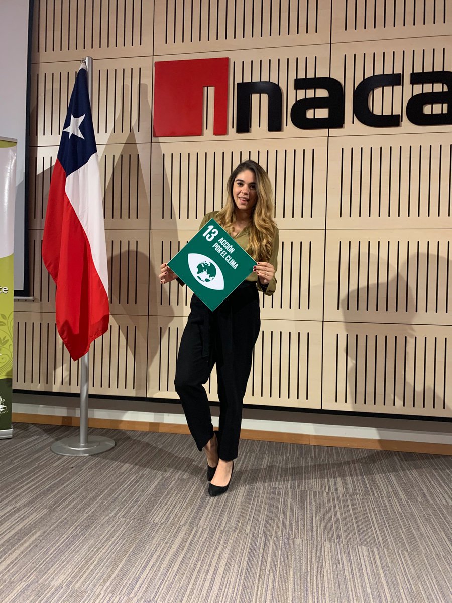 AlexaReyesNader's tweet photo. Cuando hay voluntad cualquier sueño es posible.
Tuve la oportunidad de dar a conocer lo que estamos trabajando desde la Sociedad Civil en #MUMEX fomentando la #EconomíaCircular para mitigar el #CambioClimático en la Conferencia Rumbo a la COP25 en #Chile. 🇲🇽🇨🇱🌎♻️ https://t.co/nrqFEB8Cfn