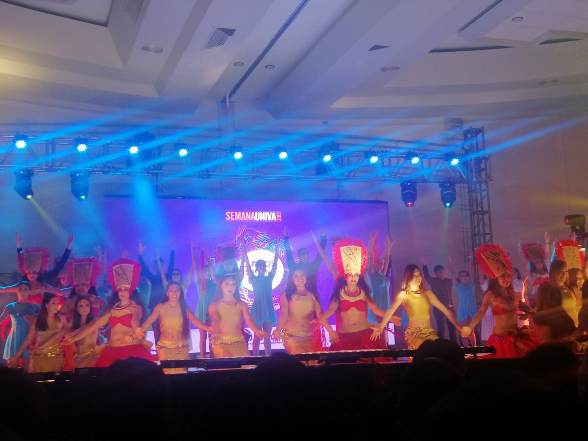 DorisG_MichelS's tweet photo. Presentes en la inauguración de SEMANA UNIVA 2019, siendo testigo del gran talento de nuestros alumnos!!! 👏👏👏 https://t.co/lN3pIr99UN