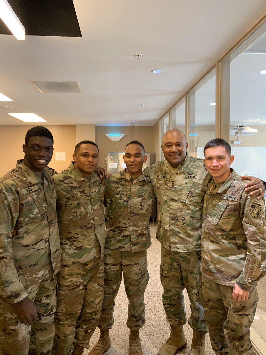 teztaztic's tweet photo. Jus laxin with a 3⭐️. 👍🏿 @copperascoveisd @CCLP_Sports @KDHsports @TheCove_FB @GoArmyWestPoint #BEATnavy https://t.co/vRYA5LhGWF