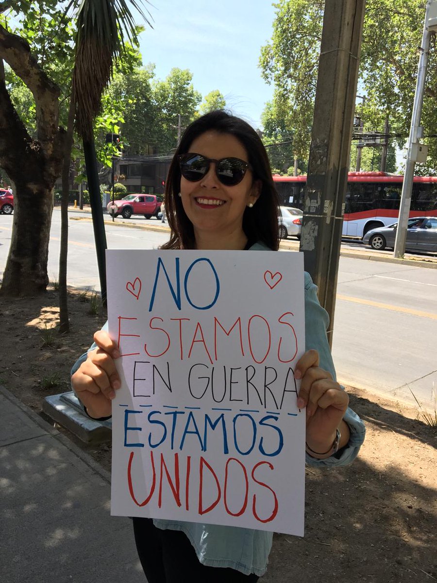 PamPamPam__'s tweet photo. Ñuñoa sigue despierta! #PlazaÑuñoa #RenunciaPiñera #ChileDespierta https://t.co/6Ohebfygia
