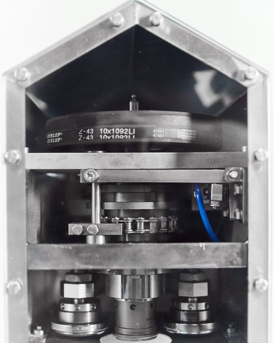 CanSeamers's tweet photo. Our industry leading seaming head utilises a hardened cam for optimum seam repeatability. Our seam quality is more repeatable than using a pneumatic seamer which doesn't have the same consistent mechanical operation.
#CanSeamer
#Canning
#InnovusEngineering https://t.co/mQRDzPi3CV