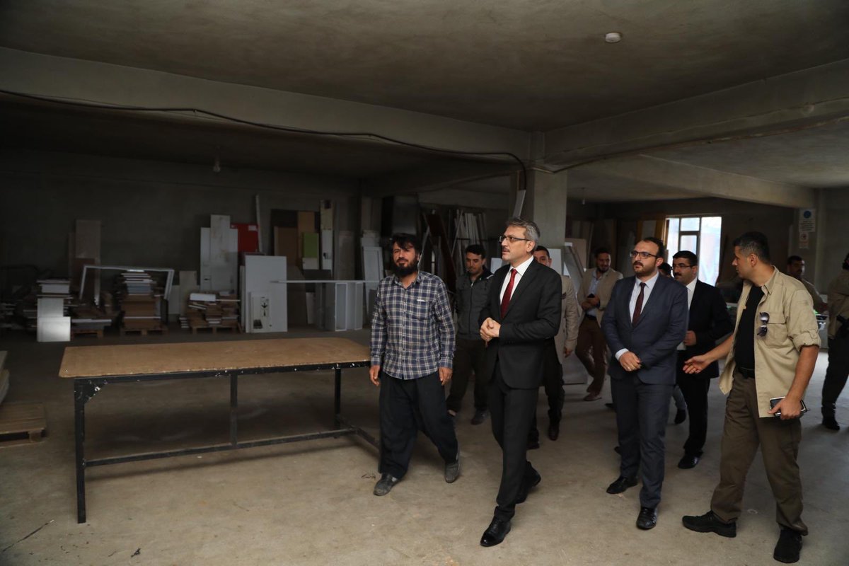 BingolOSB's tweet photo. Valimiz Kadir Ekinci,Organize Sanayi Bölgemizde faaliyet gösteren Kardelen Mobilya firmasını ziyaret etti; işletme yetkililerinden üretim süreçleri ve ürünler hakkında bilgi aldı  @bingolvaliligi @bingoltso @_cevdetyilmaz @FeyziBerdibek1 @BingolVe @BingolYDO @bingolkosgeb https://t.co/EmcajDQK25