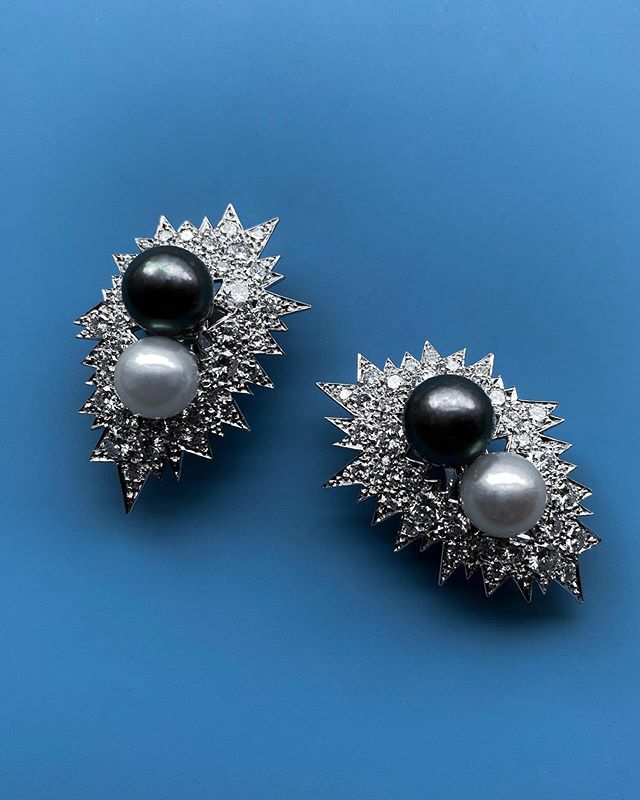 grimajewellery's tweet photo. A pair of earrings set with Tahiti pearls and diamonds in platinum. By Andrew Grima, circa 1974 | enquiries: link in bio https://t.co/nDbe36RMV1 https://t.co/XC0dld2yg0