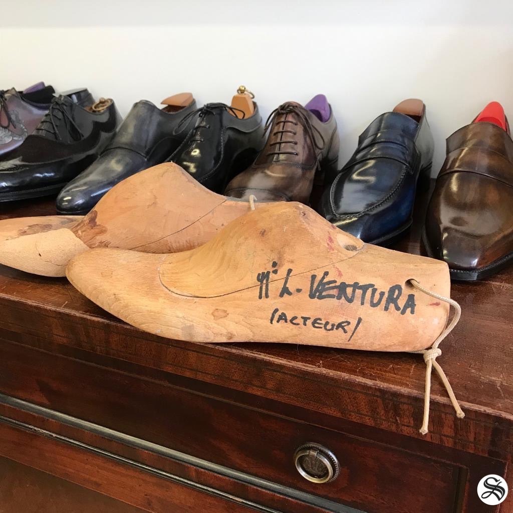 SecretServElite's tweet photo. Like the singer Claude François or the actor Lino Ventura, measurements in the Berluti bespoke shoemaking studio : A century-old history, artisanal craftsmanship and creativity that is constantly renewed: Berluti bespoke shoes are the quintessence of the House. Ask us !👞✨ https://t.co/dri29tyEdF