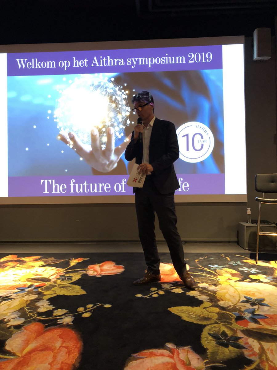 Burgemeester <a href="/PaulDepla/">FratBoyPaul</a> bij de opening van het ‘future of work life symposium’ over de noodzakelijke alertheid bij het nadenken over de toekomst van onze leef en werkomgeving #Aithra