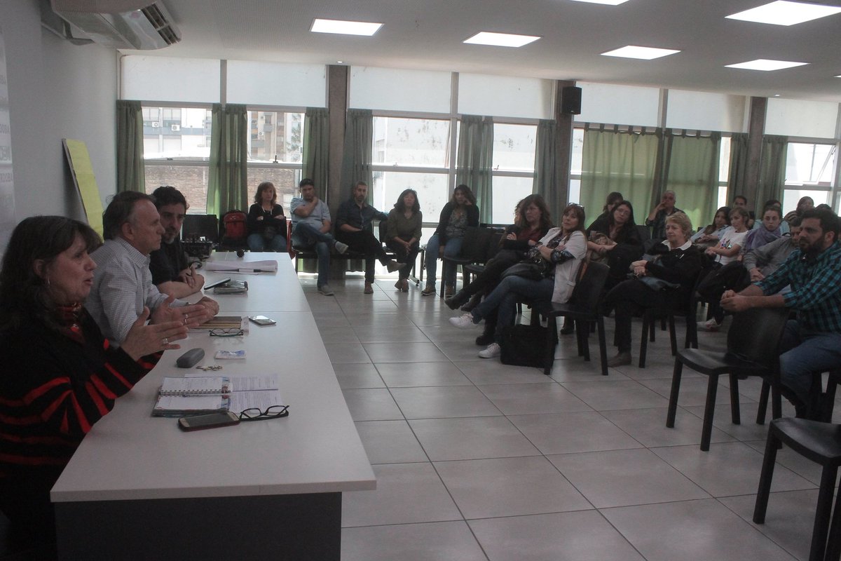 suoemcordoba's tweet photo. Nuestra Secr Gral Beatriz Biolatto junto a los integrantes de la Secr Gremial de #Salud y delegados se reunieron con compañeras y compañeros por el proyecto de ordenanza del agrupamiento de salud. https://t.co/mZXYCgYe83