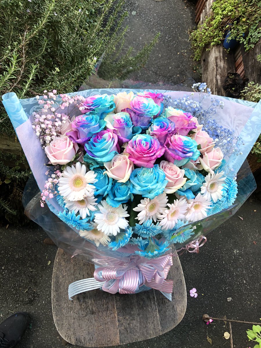 よしえ店長 على تويتر Stu48 森香穂 さんの卒業セレモニーに贈る花束のご注文を頂きました 水色 ピンク 白のグラデーションカラーのレインボーローズを中心に水色とピンク色のお花でおまとめしました ご注文誠にありがとうございました 名古屋 花屋 花