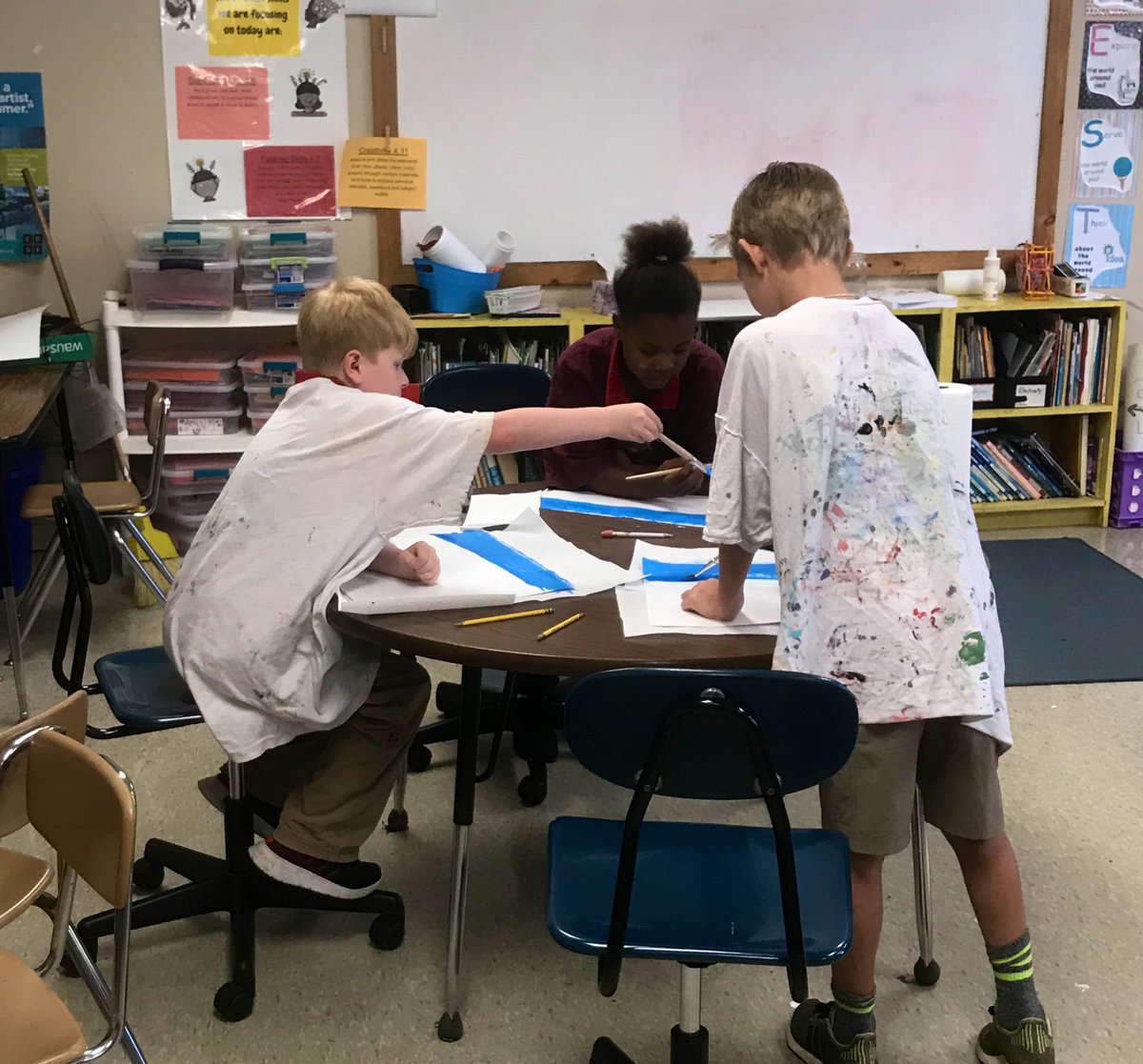 MrsPippensQUEST's tweet photo. Learning about value as one of the #elementsofart. Mixing colors and painting an ocean background. #bluegradient https://t.co/oqh04XsKh8