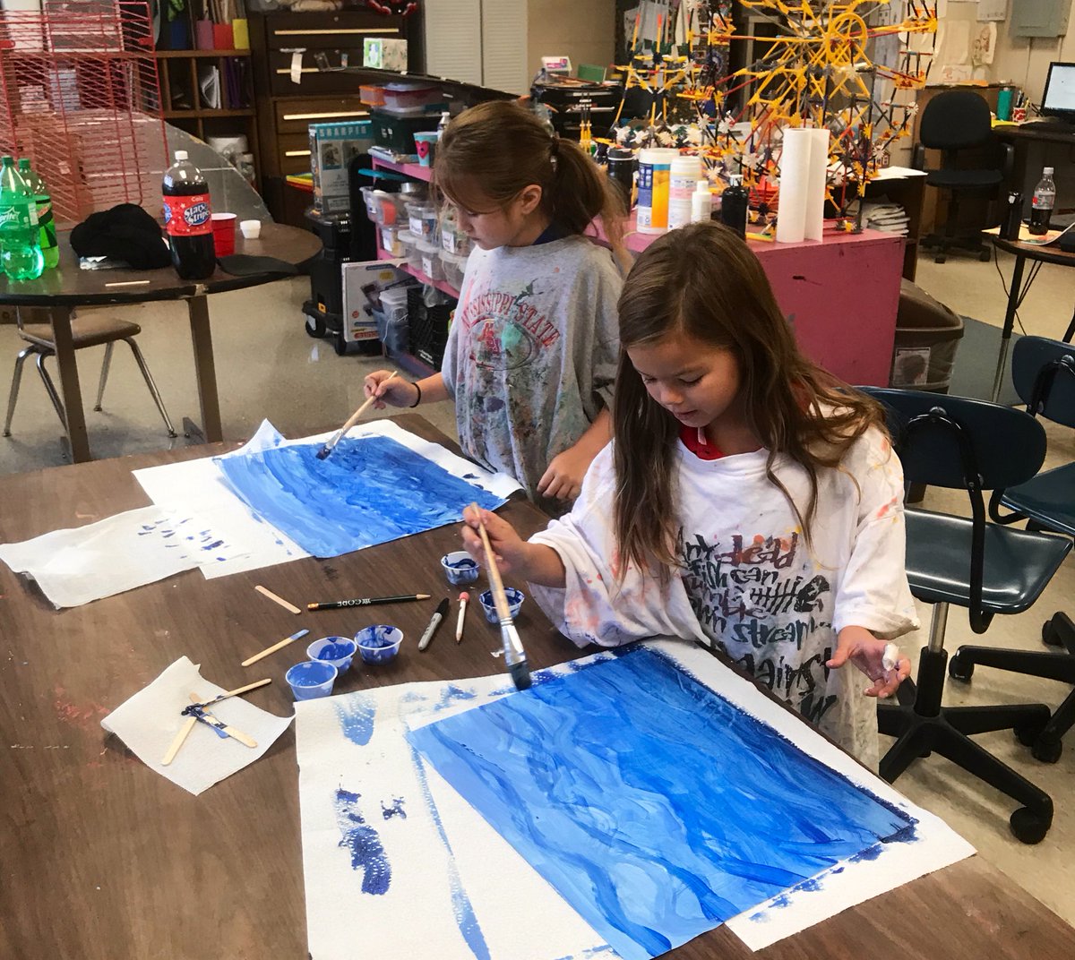 MrsPippensQUEST's tweet photo. Learning about value as one of the #elementsofart. Mixing colors and painting an ocean background. #bluegradient https://t.co/oqh04XsKh8