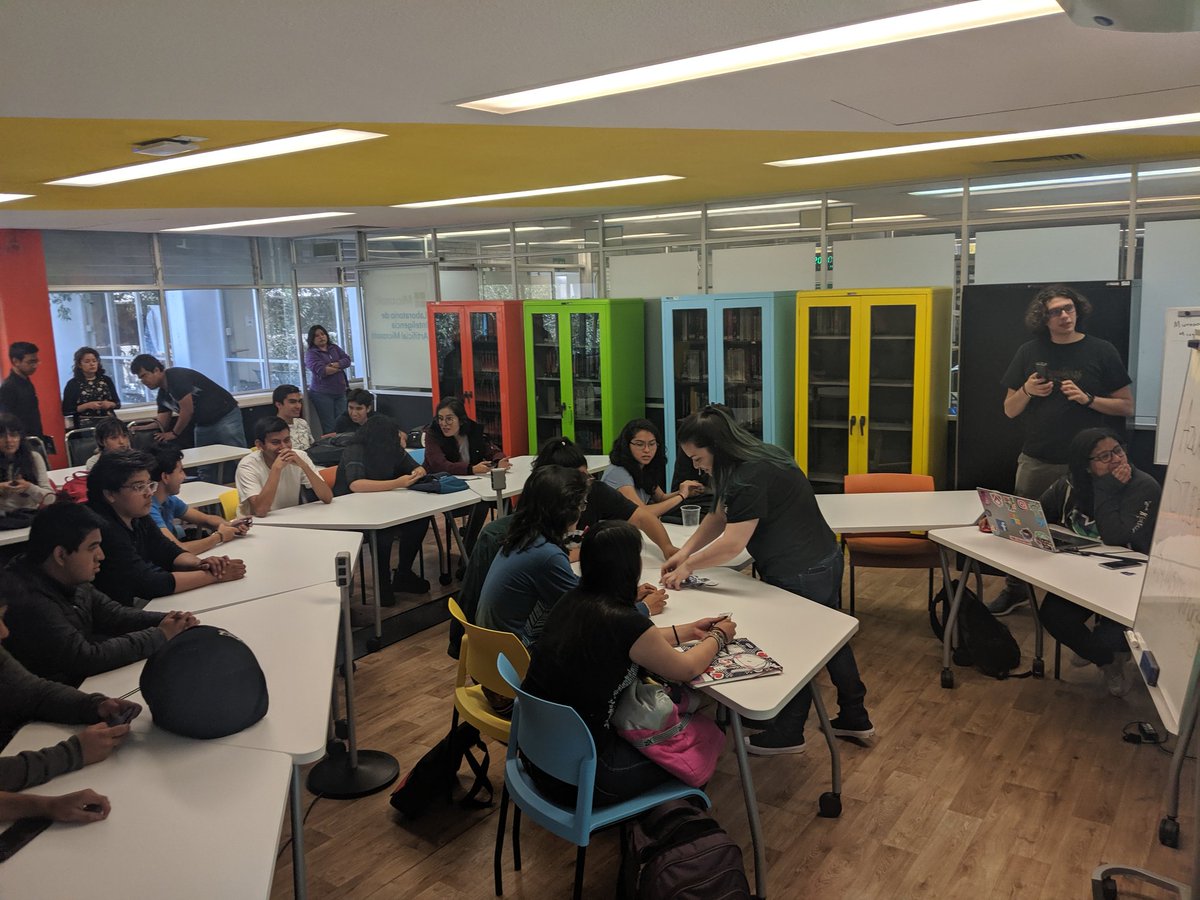 MaximRouiller's tweet image. #mxhacks is starting with @glaucia_lemos86!