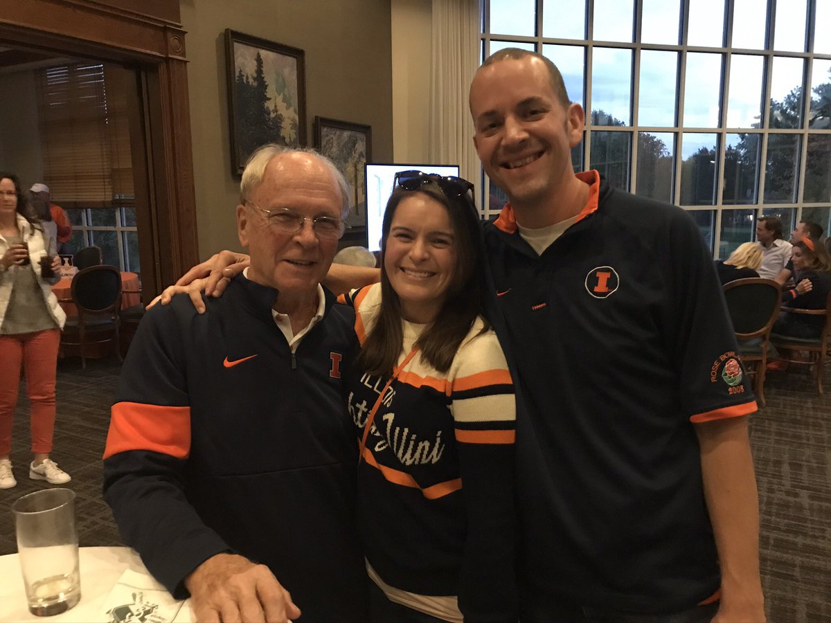 EMcKennaP's tweet photo. The great ones adjusted, honored a legend, shared many exaggerated stories, said a sticky goodbye to Kam’s, and experienced a great Illini victory. It was so good to be "home". 🧡💙🧡

#illiniforlife #jointhefight https://t.co/tuhV6G6oZe