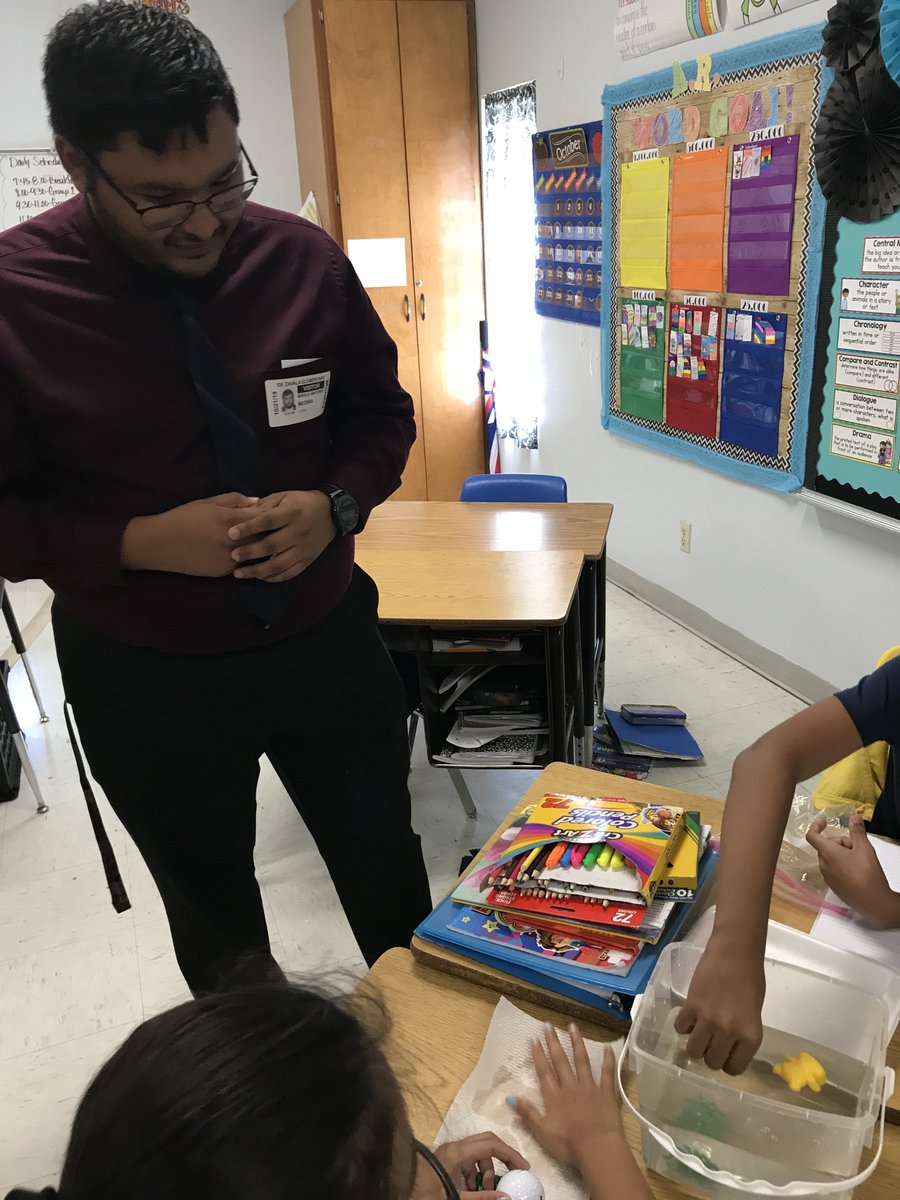 UTRGVUTeach's tweet image. Our #UTeachRGV Step 1 students making a splash with their Sink and Float lessons! Thank you to the wonderful mentor teachers and students @Edinburgcisd for opening up their classrooms to our students. #uteachnation