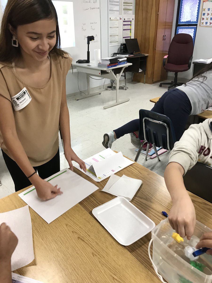 UTRGVUTeach's tweet image. Our #UTeachRGV Step 1 students making a splash with their Sink and Float lessons! Thank you to the wonderful mentor teachers and students @Edinburgcisd for opening up their classrooms to our students. #uteachnation